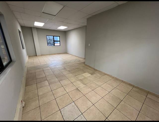 472M² WAREHOUSE TO LET IN LASER PARK
